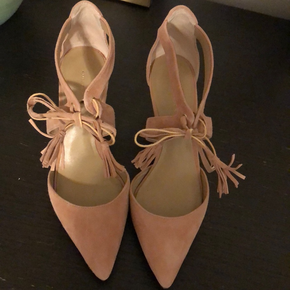 Ann Taylor Tassel Pump